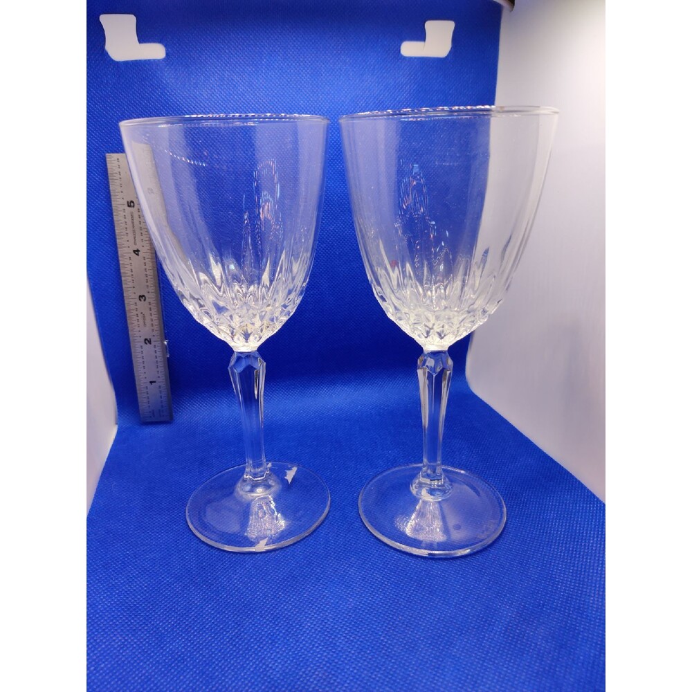 2 Wine Glasses